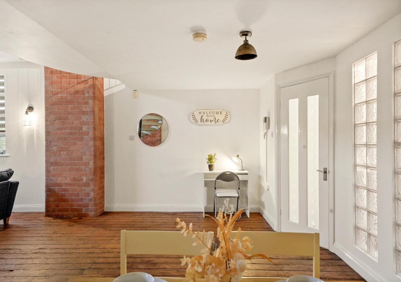 Apartamento Parking, Heated Floors, Sleeps 4 Guests, Netflix Lincoln Exterior foto