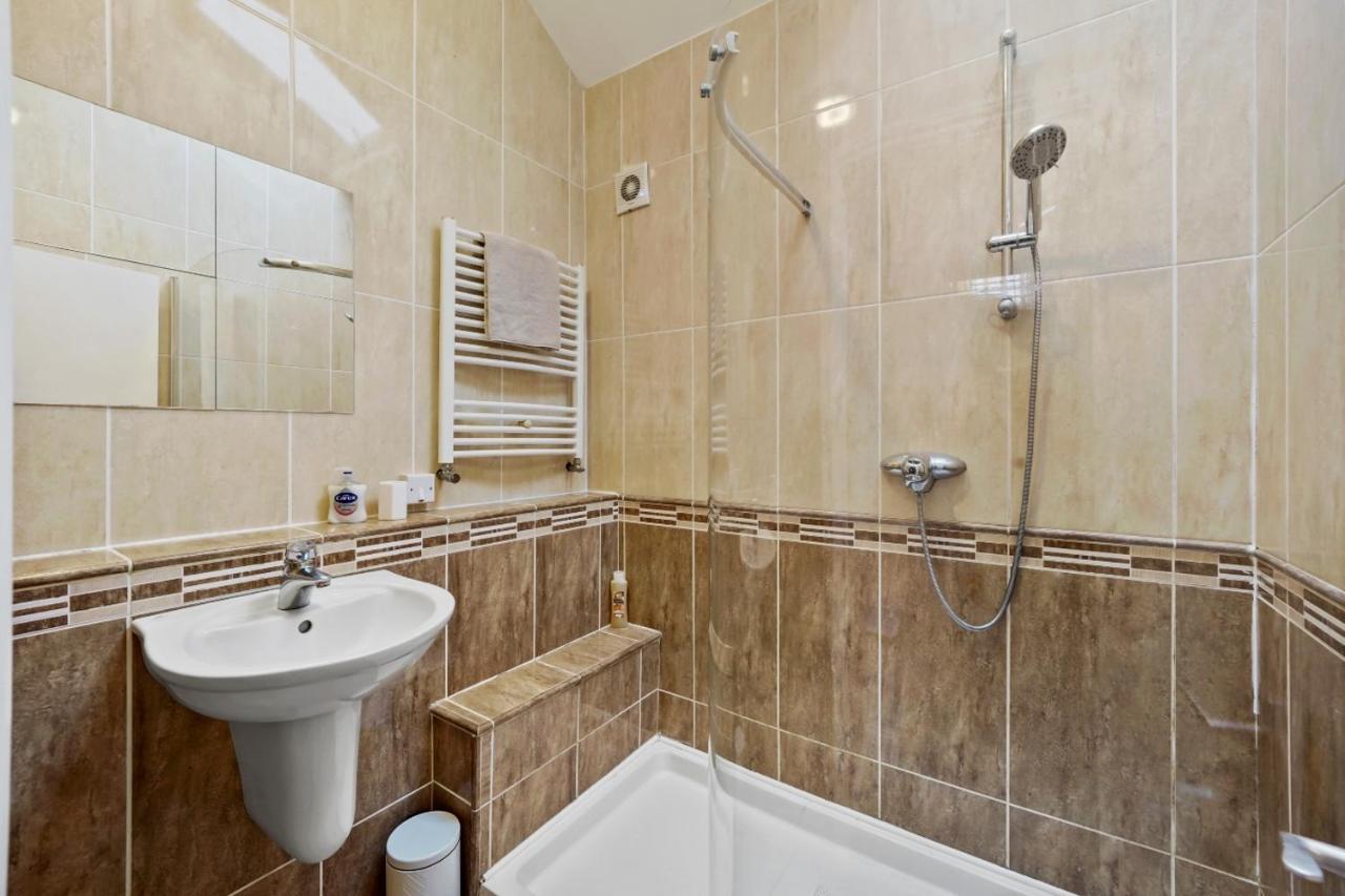 Apartamento Parking, Heated Floors, Sleeps 4 Guests, Netflix Lincoln Exterior foto